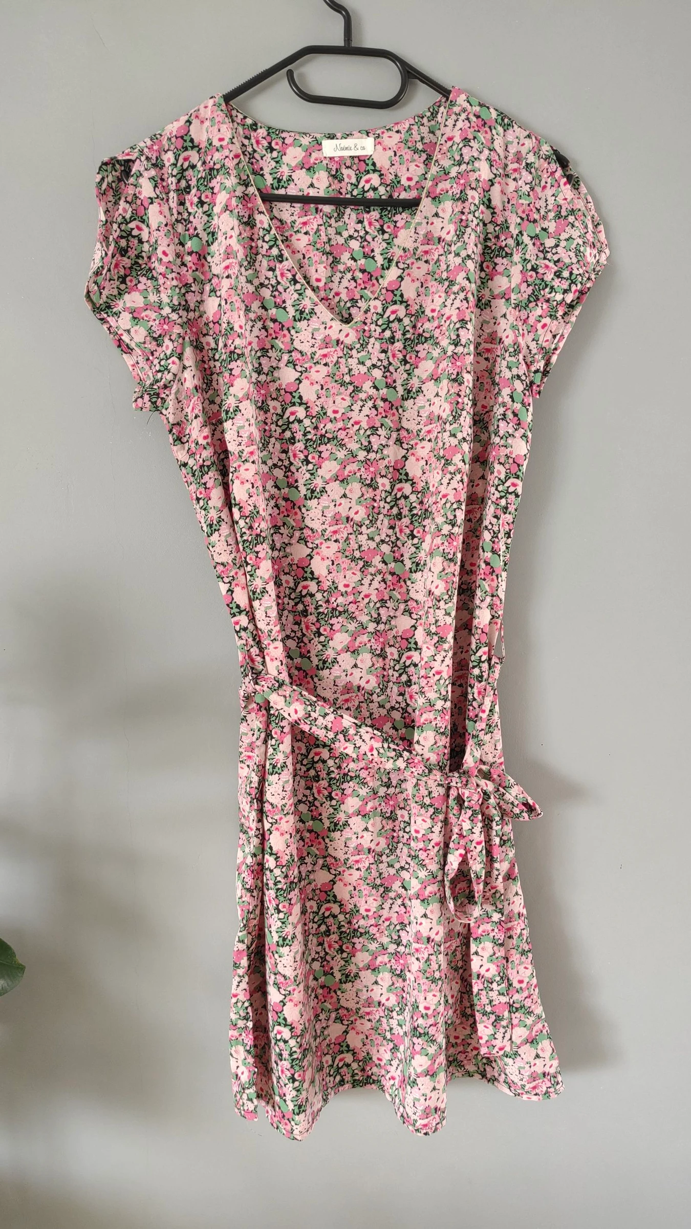Robe col V fleurie rose - Taille 38/M - Noémie & Co